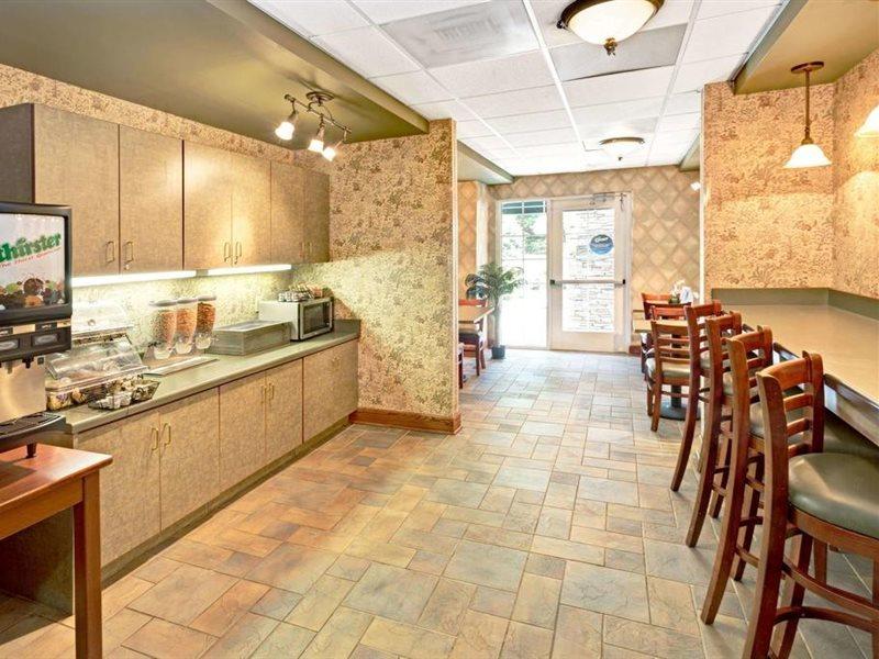 Microtel Inn & Suites By Wyndham Perimeter Center Sandy Springs Bagian luar foto