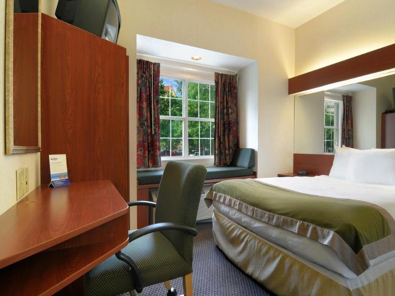 Microtel Inn & Suites By Wyndham Perimeter Center Sandy Springs Bagian luar foto