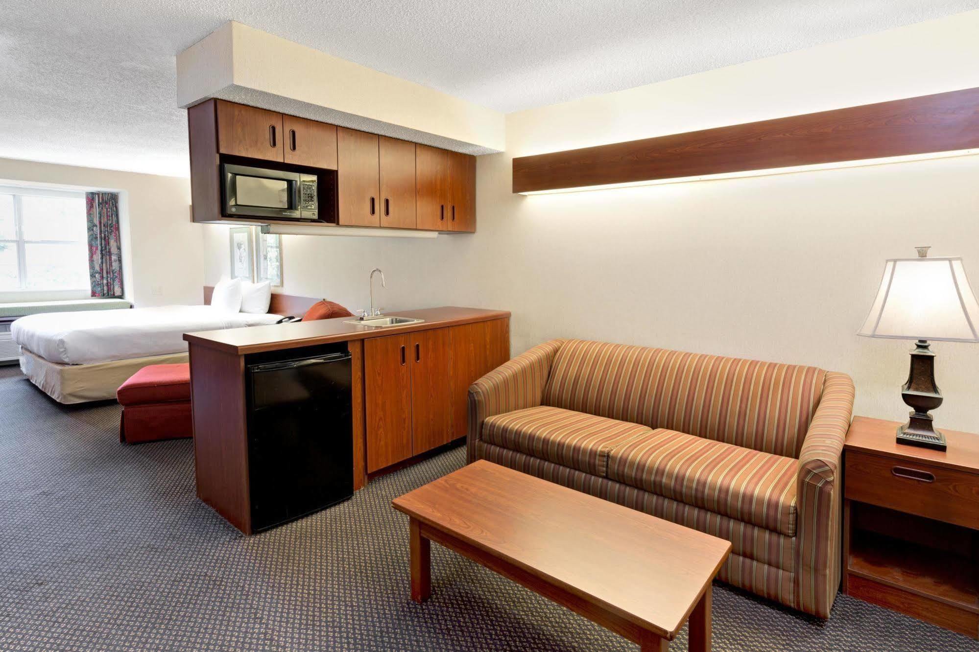 Microtel Inn & Suites By Wyndham Perimeter Center Sandy Springs Bagian luar foto