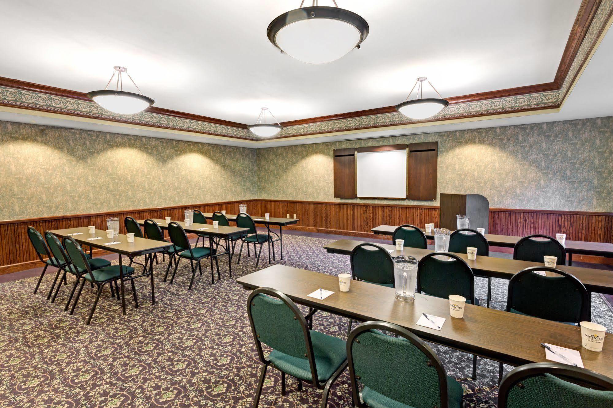 Microtel Inn & Suites By Wyndham Perimeter Center Sandy Springs Bagian luar foto