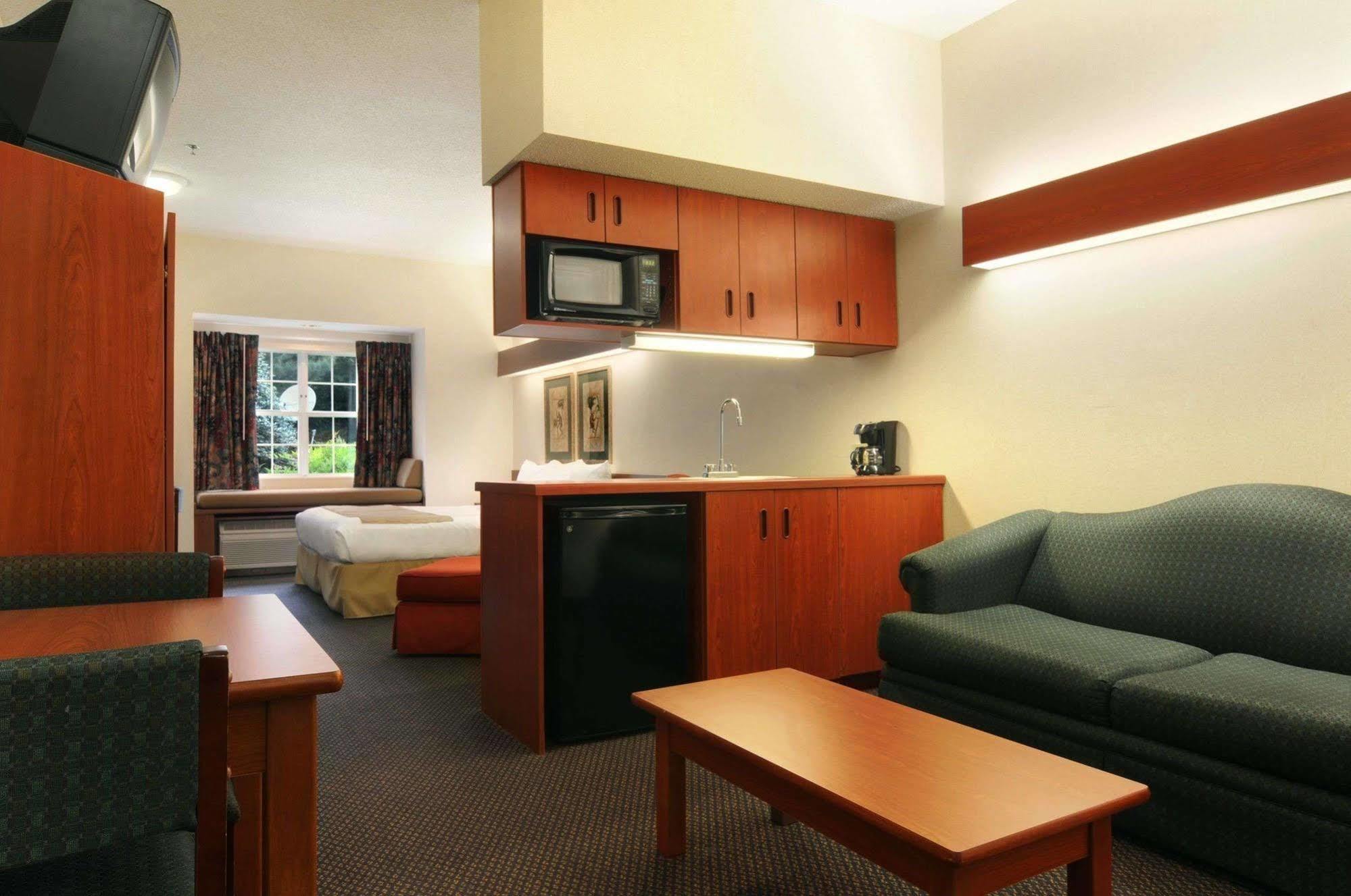 Microtel Inn & Suites By Wyndham Perimeter Center Sandy Springs Ruang foto